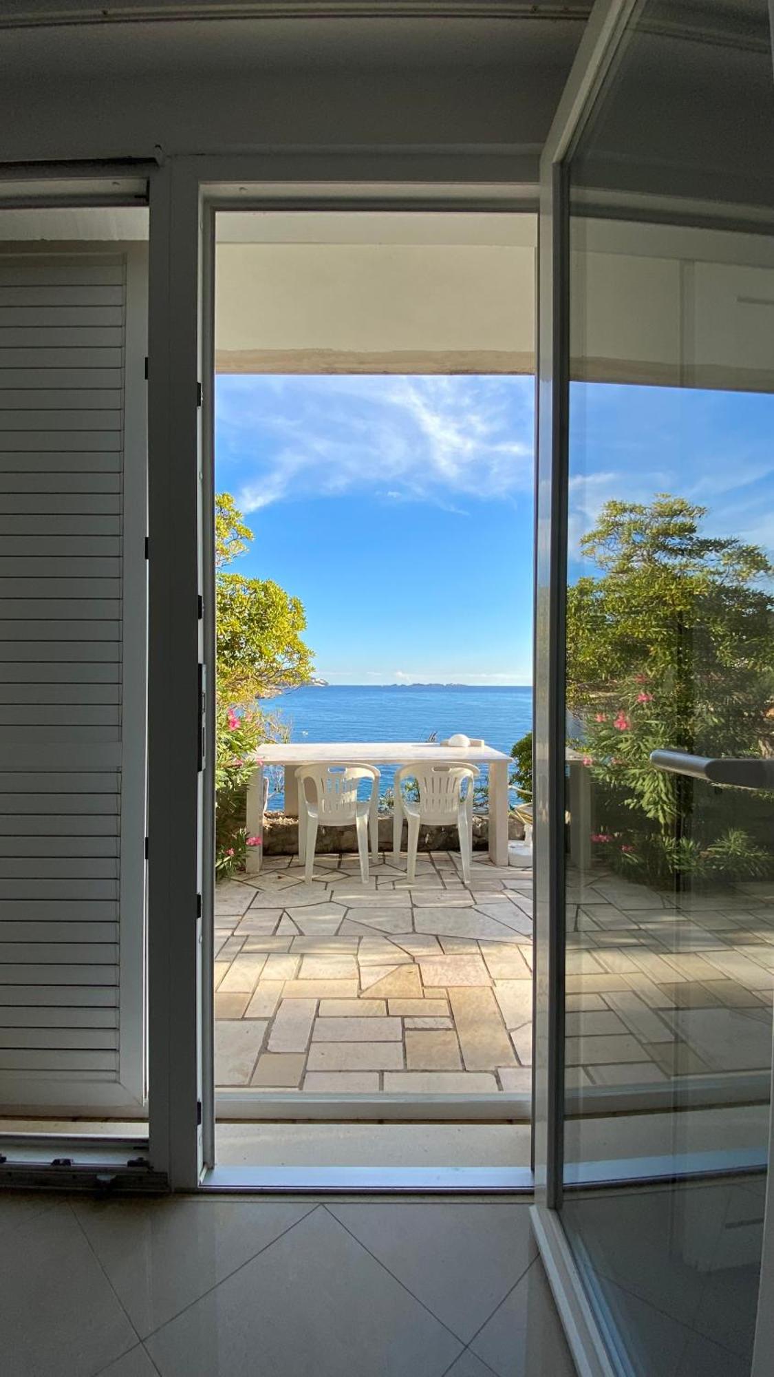 Beach House On The Cliff 자톤 외부 사진